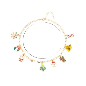 Collana natalizia dorata con ciondoli a forma di Babbo Natale, fiocco e renna