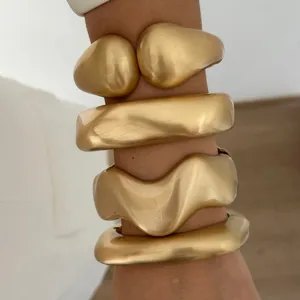 Matte Gold Geometric Wavy Metal Bracelet Frosted Brushed Texture Minimalist Alloy Bangle For Women Fashion High-End Hand Jewelry