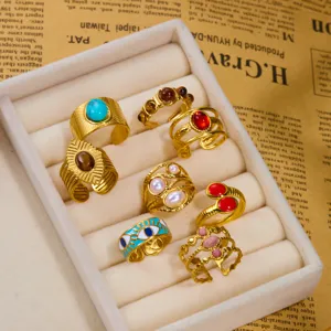 Collezione di anelli d'oro vintage regolabili con pietre di turchese e occhio di tigre