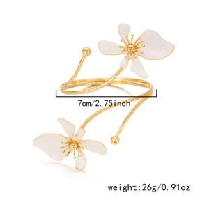 Vista dettagliata del bracciale a fiore dorato con diametro 7 cm e peso 26 g.