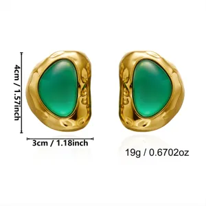 Vintage gold hammered earrings with green stone, detailed dimensions and weight