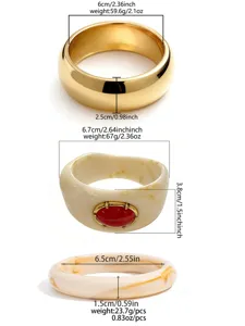 Abmessungen und Gewichte für Vintage-Armreif-Set aus Gold und Marmorharz für Damen.