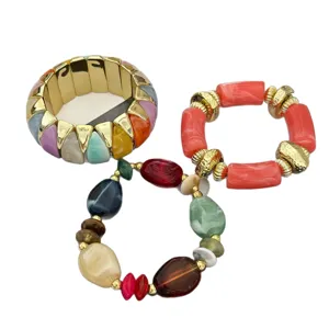 Chique set van drie kleurrijke kralenarmbanden met gouden accenten in Macaron-tonen
