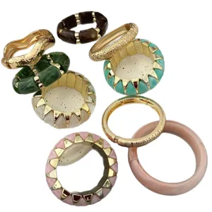 Trendige bunte Bonbonfarben breite elastische Stretch Armbänder Set für Damen Mode Schmuck