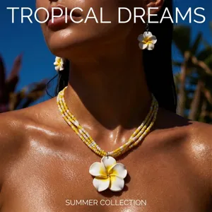 Tropisches Plumeria-Blumen-Perlenhalsketten- und Ohrring-Set, getragen für den Strand