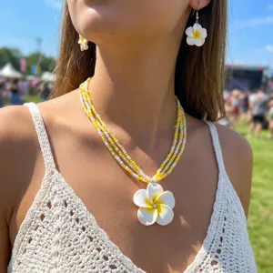 Handgefertigtes Plumeria-Blumen-Halsketten- und Ohrring-Set für den Sommerurlaub