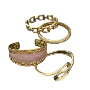 Luxury 4-piece gold bracelet set with pink marble cuff and retro chain bangles