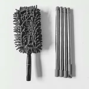 Detailansicht von Mikrofaser-Chenille-Staubwedelkopf und vier Verlängerungsstangen