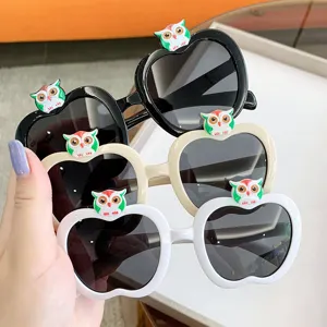 Kinder-Sonnenbrille mit Eulen-Cartoon-Motiv und apfelförmigem Rahmen in verschiedenen Farben