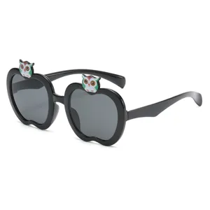 Süße kinder sonnenbrille in apfelform mit eulen-dekoration für effektiven UV-schutz