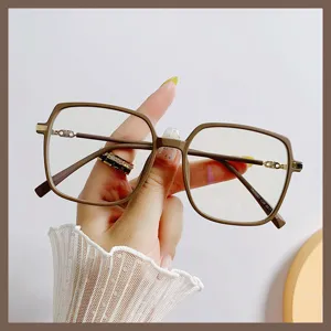 Montatura per occhiali anti-luce blu quadrata oversize da donna in marrone opaco