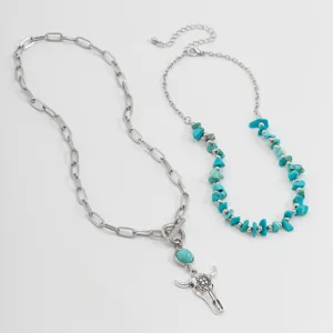 Detailansicht der Boho-Türkiskette und Silberkette mit Bullenkopf-Anhänger Set