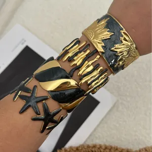 Elegante Armreife aus Edelstahl mit Seestern- und Blumenmuster in Gold und Schwarz