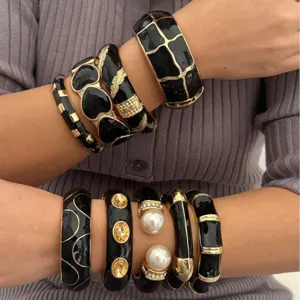 Vintage Emaille Zwart Goud Open Bangle Voor Vrouwen Retro Golf Bamboeknoop Hart Veer Ingelegde Kunstparel Strass Stapelbaar Verstelbare Legering Armband Sieraden Cadeau