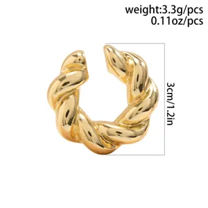 Vista dettagliata del ear cuff dorato intrecciato con diametro 3cm e peso di 3,3g