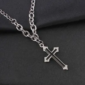 Collier pour homme en acier inoxydable avec pendentif croix noire et chaîne cubaine