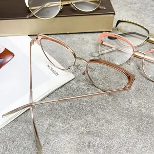 Elegantes gafas anti-luz azul cat-eye con montura metálica de oro rosa de moda
