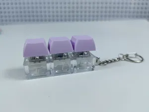 Μπρελόκ fidget διακόπτη μηχανικού πληκτρολογίου με μωβ πλήκτρα και διάφανο κλικ αντικείμενο