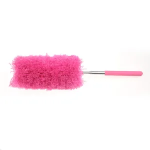 Detailansicht des rosa Mikrofaser Staubwedels mit ausziehbarem Stiel für die Reinigung.