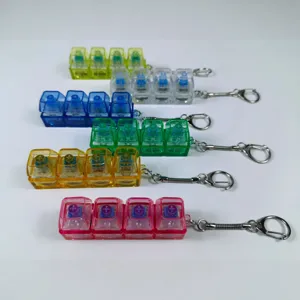 Transparante mechanische schakelaar tester sleutelhanger met lichtgevende kleurrijke toetsen.