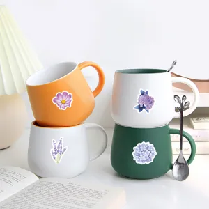 Keramik Tasse Set mit Aquarell Blumen Aufklebern, kreative Lifestyle Tisch Deko Display.