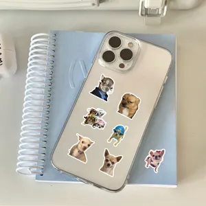 Autocollants de mèmes de Chihuahua réalistes sur une coque de téléphone transparente