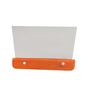 Deegschraper van roestvrij staal met houten handvat, ideal voor bakken, deeg snijden en taart.