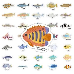 Adhesivos de peces de dibujos animados con varias especies marinas y diseño impermeable para niños.