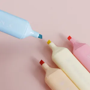 Macaron cat claw design highlighter pens set, cute pastel aesthetic highlighters for studying.