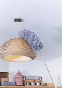 Plumero de microfibra telescópico para el hogar para limpiar techos altos fácilmente.