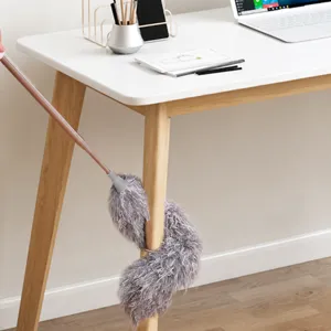 Plumero telescópico con cabeza flexible para la limpieza del hogar y la eliminación de polvo.