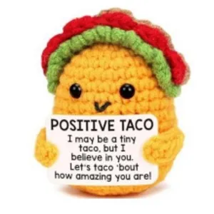 Peluche minuscule taco au crochet faite à la main avec panneau de message positif pour le stress.
