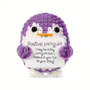 Peluche de pingouin positif crochetée à la main avec une carte de message inspirant.