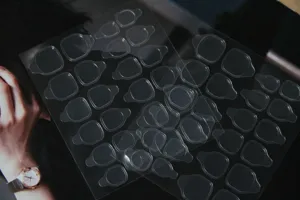 Detailweergave van vellen van 24 stuks transparante waterdichte geleilijm voor nepnagels