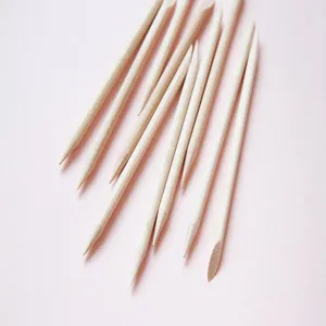 Detailed view of 7.5cm double-ended orange wood sticks for professional nail art and cuticle care.