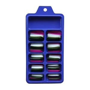 Détails de 100 longs faux ongles ballerine multicolores dans une boîte de rangement bleue