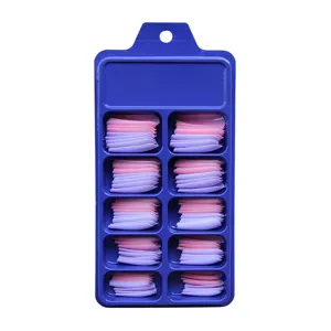 Lot de 100 faux ongles longs ballerine dans une boîte de rangement bleue à 10 cases