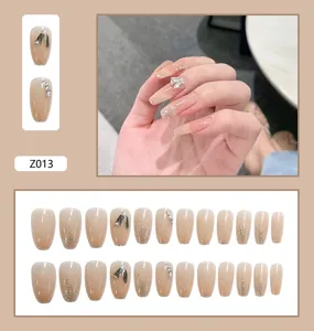Vue détaillée de 24 faux ongles dégradé nude avec paillettes et strass élégants