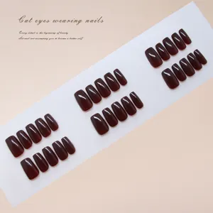 Set van 30 retro bordeauxrode kunstnagels met glanzende afwerking