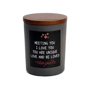 Bougie parfumée en bocal gris avec couvercle en bois texte romantique cadeau déco
