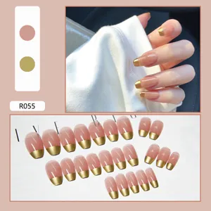 Eleganti unghie finte rosa nudo con punte francesi dorate, set completo da 24 pezzi da donna