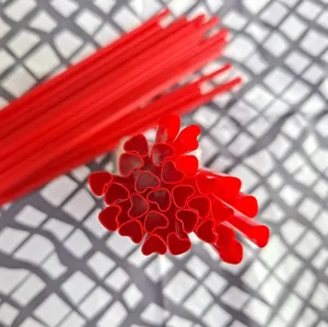 Rode hartvormige rietjes van plastic wegwerp feest drinkrietjes voor evenementen decor