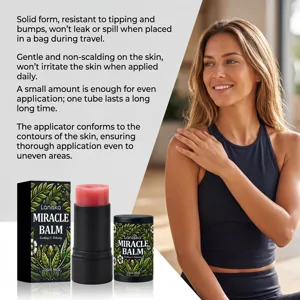 Λεπτομέρεια απαλής εφαρμογής του Laniska Miracle Balm στο δέρμα για καταπράυνση
