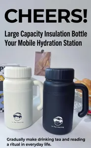 Grande bouteille d'eau isolee avec poignee, design bicolore elegant pour un usage quotidien.
