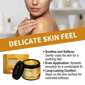 Dettaglio della texture liscia della crema corpo Laniska sulla pelle con effetto lenitivo