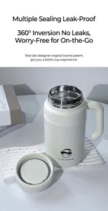 Détail de tasse thermos en acier inoxydable, bouteille d'eau isolée portable avec poignée.