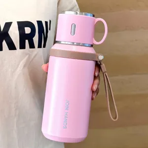 Botella de agua aislada al vacío de acero inoxidable rosa con tapa de té y correa de mano