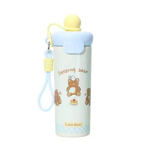 Süße 316 Edelstahl Thermoskanne mit Cartoon-Bär Design, Strohhalmdeckel und Trageschlaufe