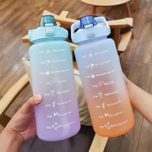 Grande capacité bouteille d'eau en plastique dégradé avec indicateur de temps et paille.
