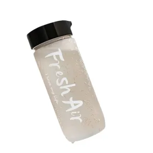Bottiglia d'acqua in plastica opaca con tappo nero, borraccia sportiva per bambini.